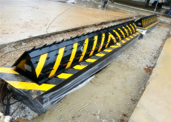 Araç Kontrolü Otomatik Yükselen Elektro Hidrolik Yol Blokeri 70T Eksenli Yükleme PLC Kontrolü ve Uzaktan Çalışma